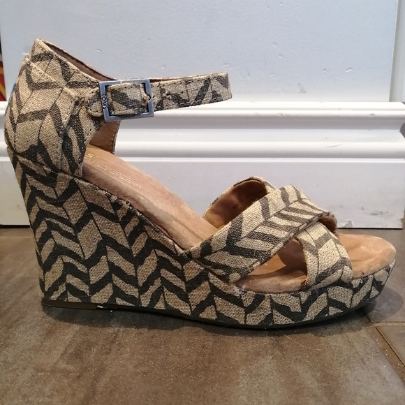 Tom's strappy wedges - Picture 2 of 4